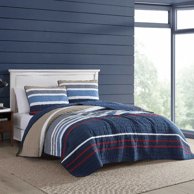 Nautica Bradford Navy Full/Queen Quilt & Sham Set