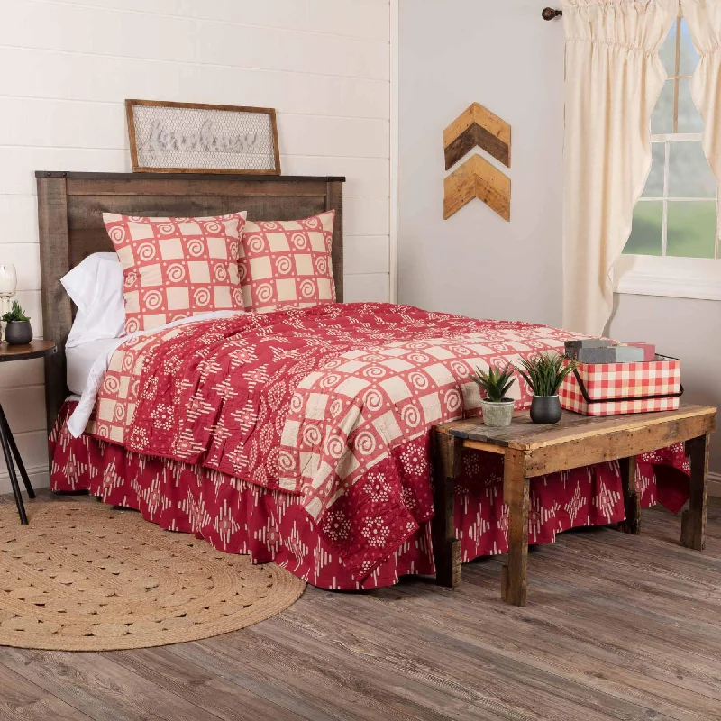 Paloma Crimson Queen Quilt 90Wx90L VHC Brands